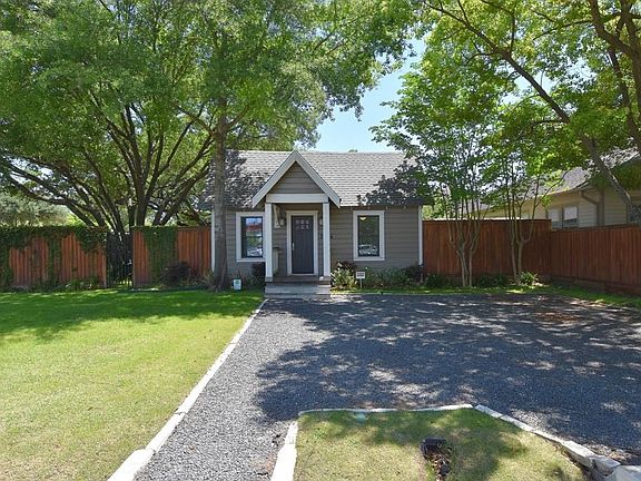 Crushed granite front drive allows for your guests to park off street.