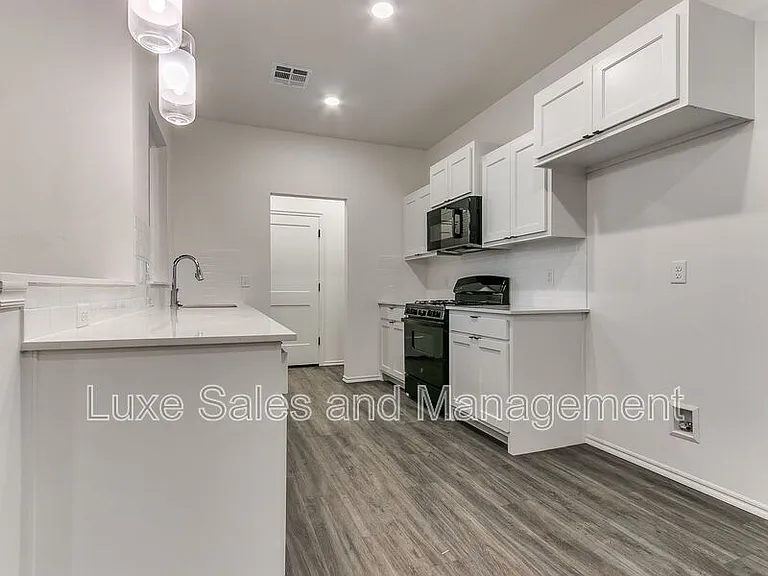 8024 NW 110th Dr — Photo 11