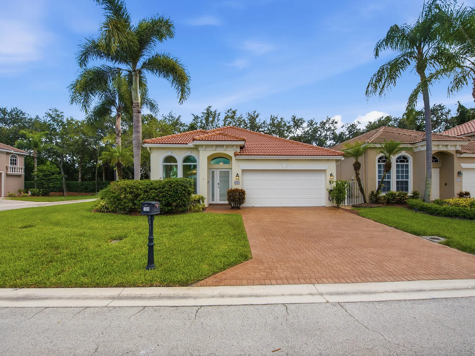 3 bed, 2.0 bath, 1866 sqft, $6,000 — Photo 3