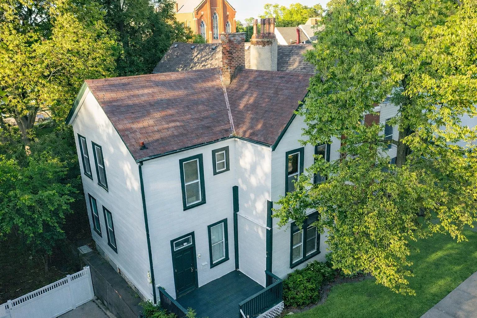 222 Oak St — Photo 3