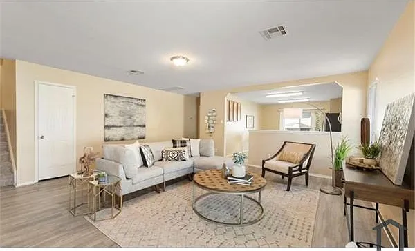 4 bed, 2200 sqft, $3,500 — Photo 4