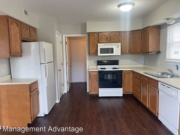 4th image of 3611 Thornhill Cir E
