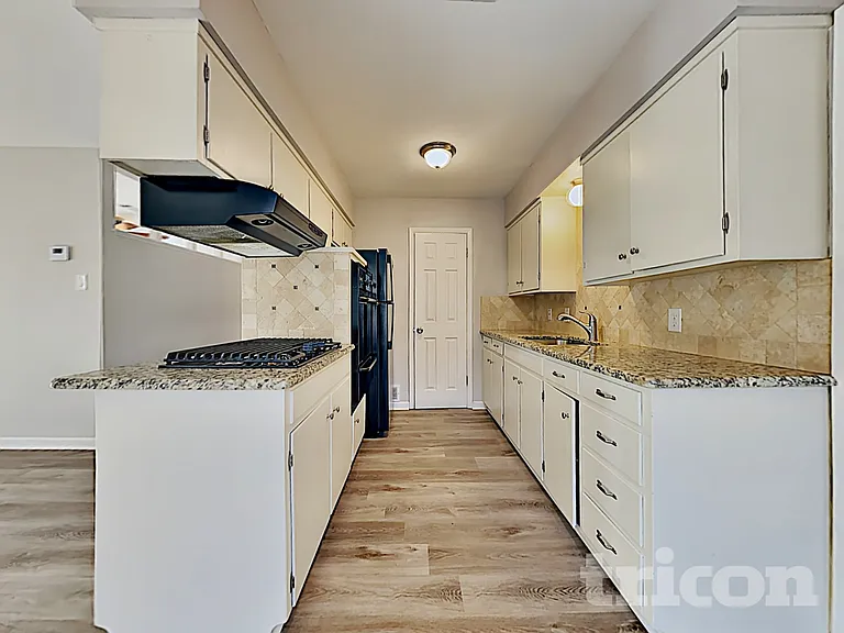 1803 Westcrest Dr — Photo 7