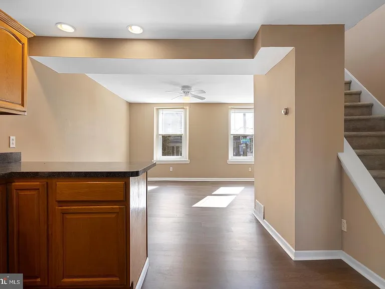 400 Green Ln #2 — Photo 8