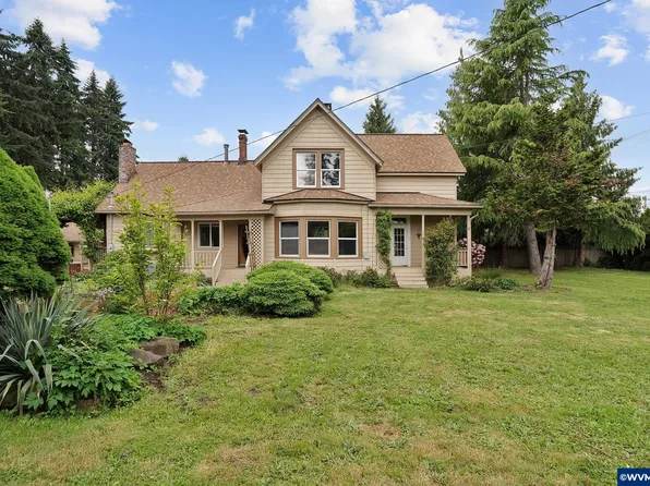 1735 Pine St, Silverton, OR 97381