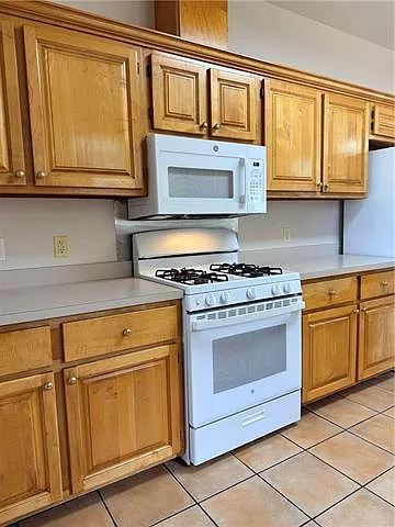 3245 Iowa Ave — Photo 7