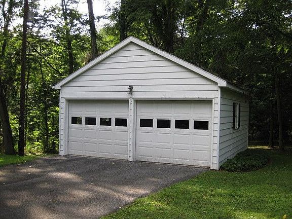 Detached Garage