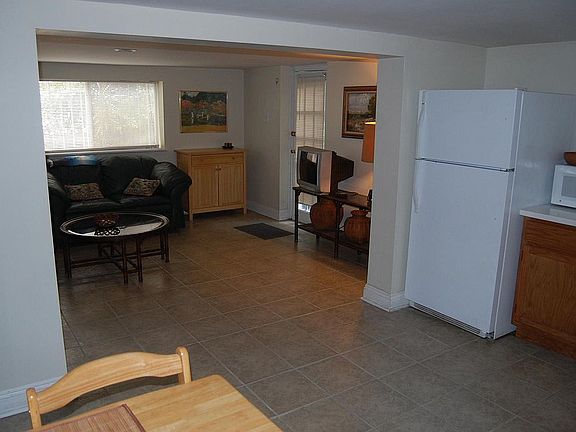 3rd image of 7509 Jeannette St #1
