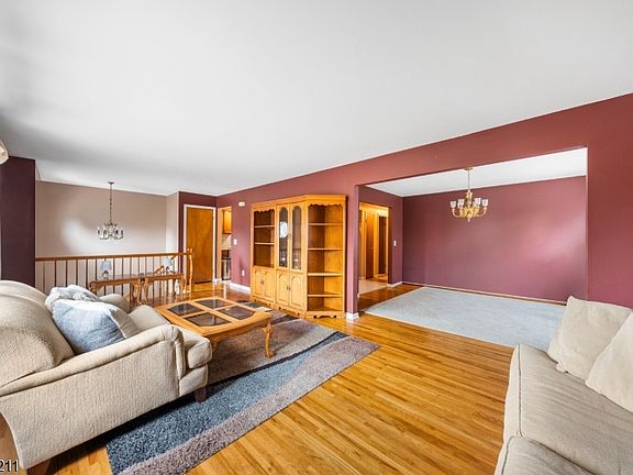 5th image of 820 Baldwin Ave