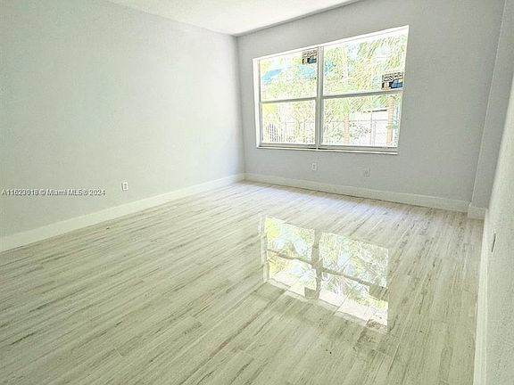 5th image of 1020 Euclid Ave #5E