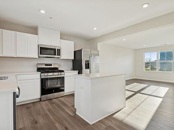 2nd image of 15 Rose Glen Ct