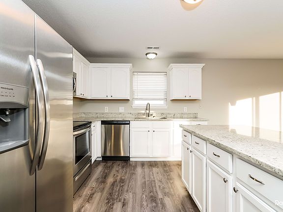 3rd image of 3815 Gray Heather Ln
