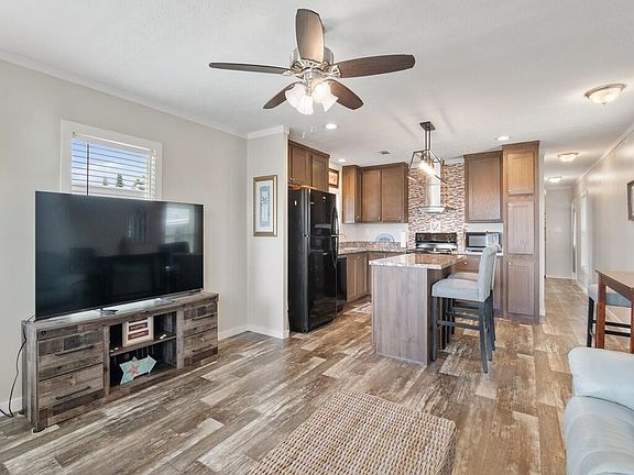 4th image of 121 Sandhill Boulevard