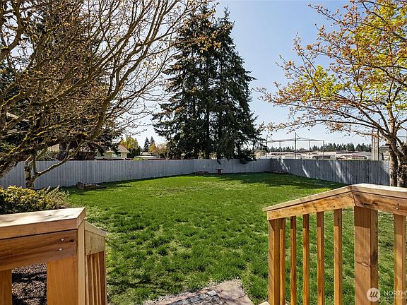 4th image of 21920 40th Ave E