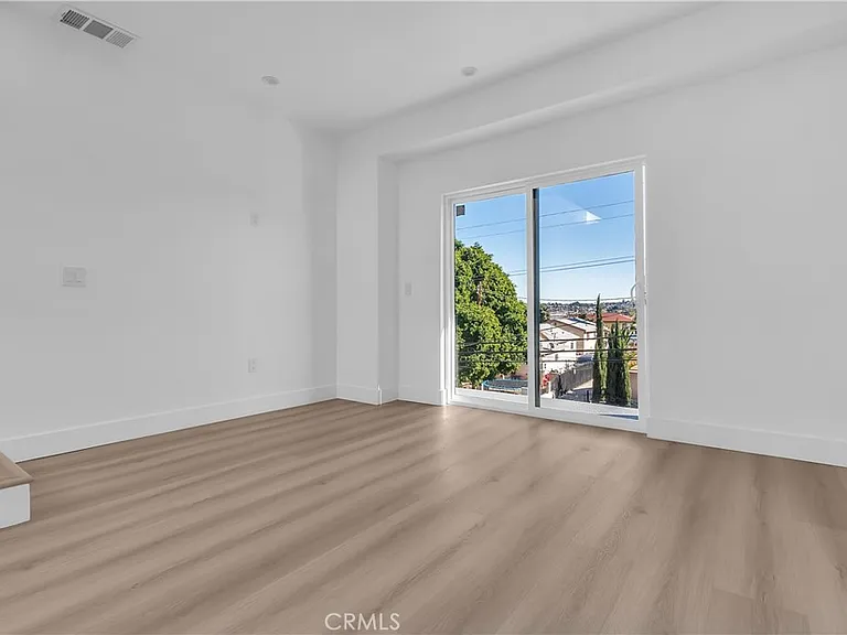 1571 Ricardo #2 — Photo 26