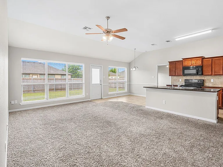 7925 Fieldstone Dr — Photo 5