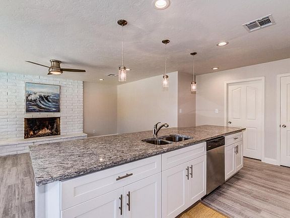5th image of 1026 E Watson Dr