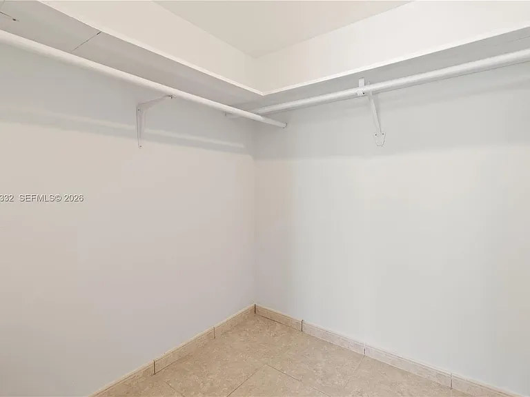 6770 Indian Creek Dr #12R — Photo 11