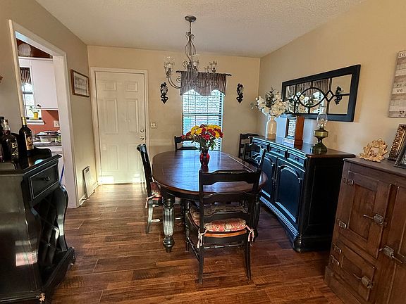 3rd image of 1067 Ridge Dr