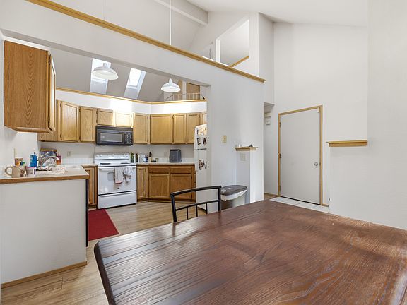 5th image of 627 Shannon St