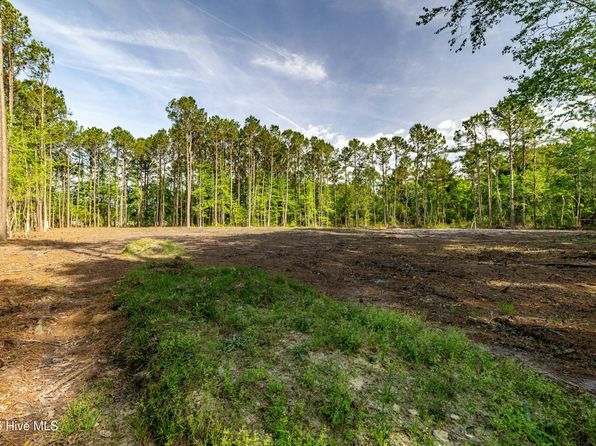 216 Meadow Lane E, Hubert, NC 28539
