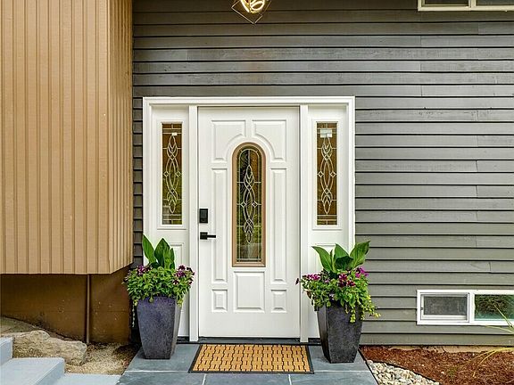 4th image of 16559 SE 45th Place