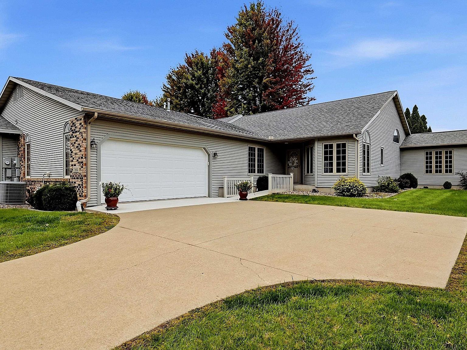 7804 Timmerman Dr — Lacoma Golf Club