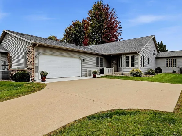 7804 Timmerman Dr, East Dubuque, IL 61025
