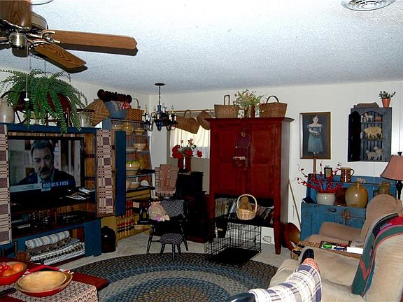 5th image of 1016 W Dyer St