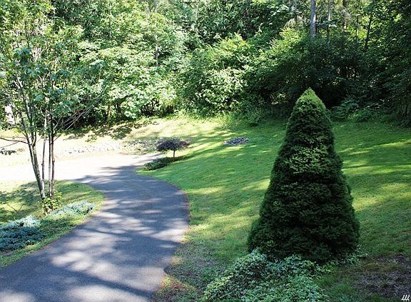 Quietly tucked away on a truly park like 1/2 acre. Plenty of parking for get togethers.