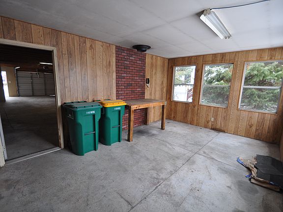 4th image of 936 Willow St