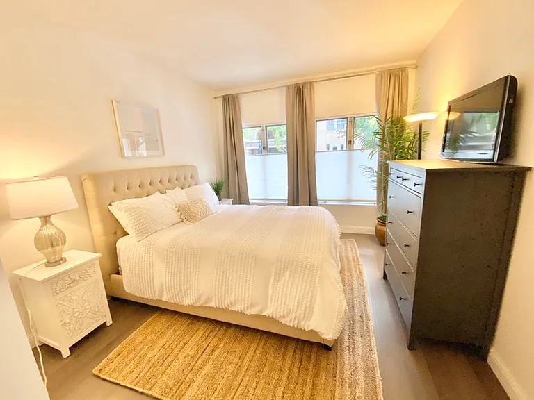 This room can be set up with a Queen, King, or murphy bed as shown in following photos