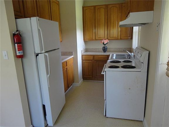 2nd image of 1875 Emerson Ave
