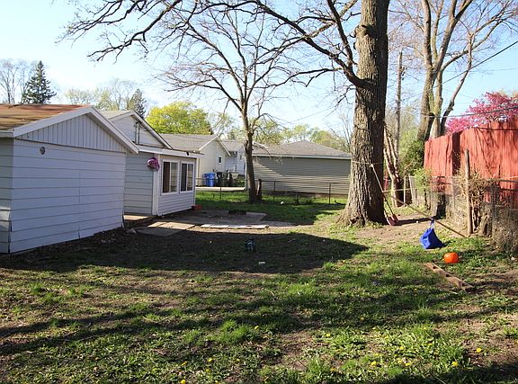 4th image of 539 Waco Ln