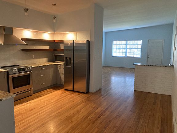 2nd image of 449 Nautilus Ave