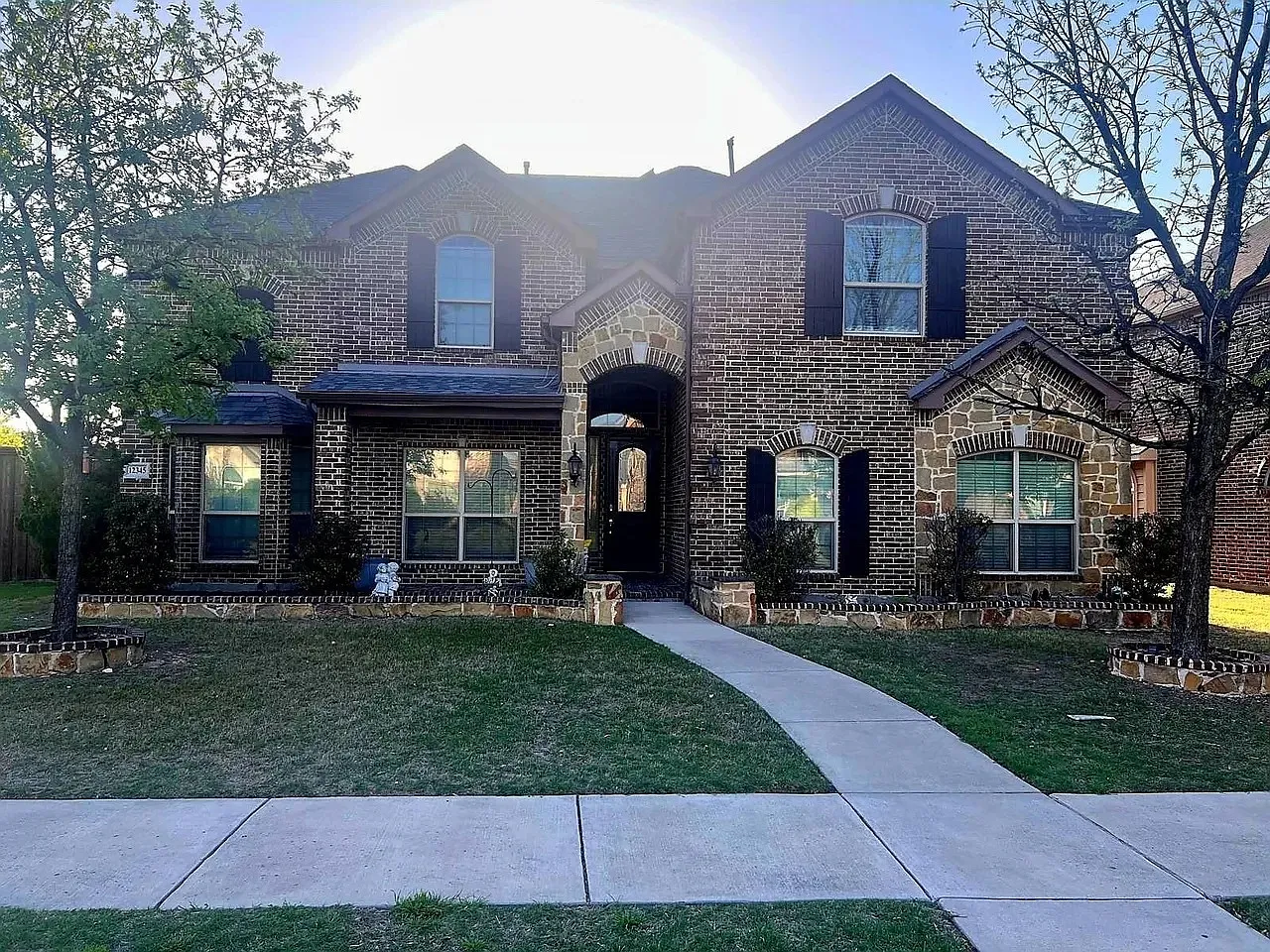 6 bed, 4329 sqft, $3,995 — Photo 1