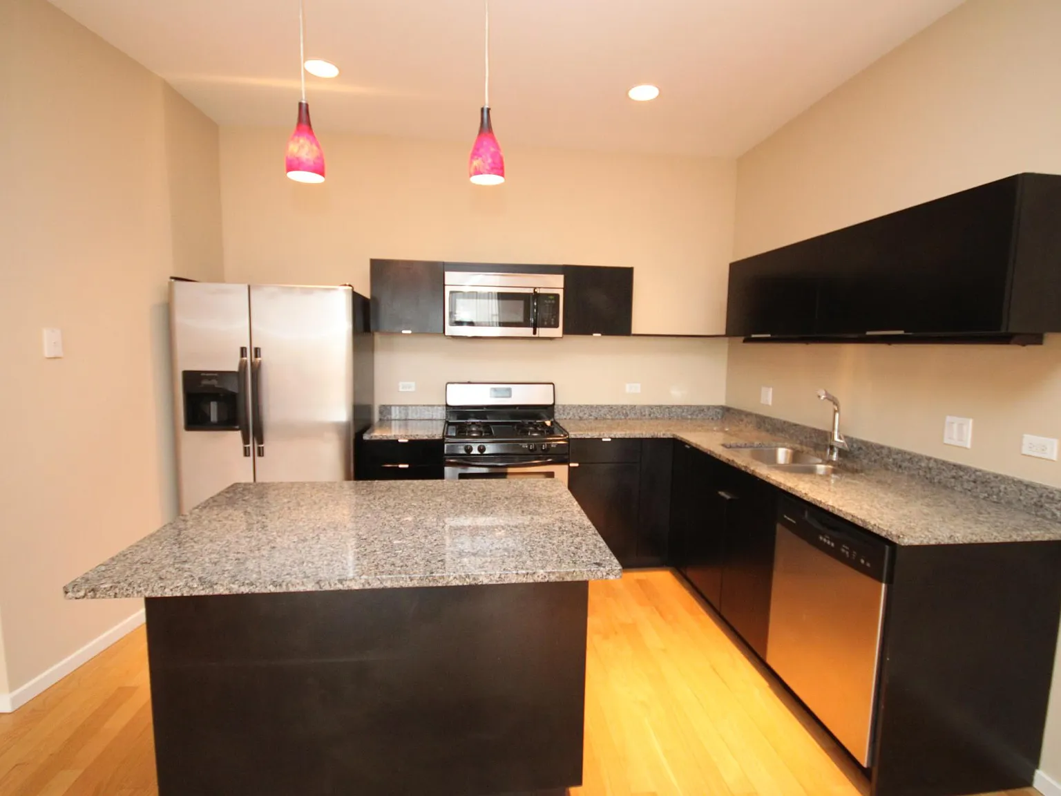 2157 N Damen Ave — Photo 2
