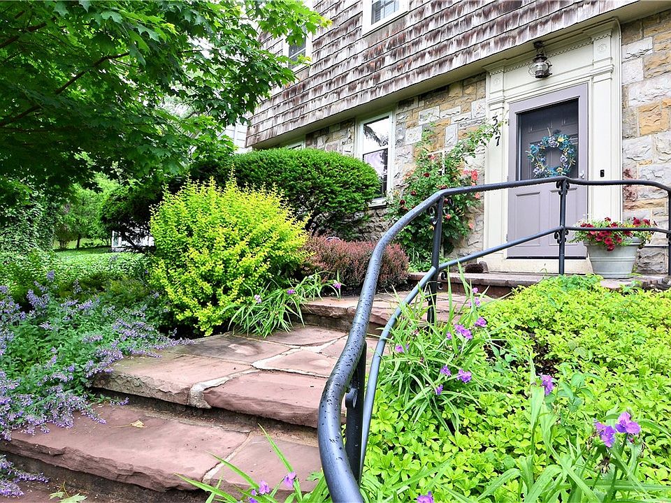 347 Cobbs Hill Dr, Rochester, NY 14610 Zillow