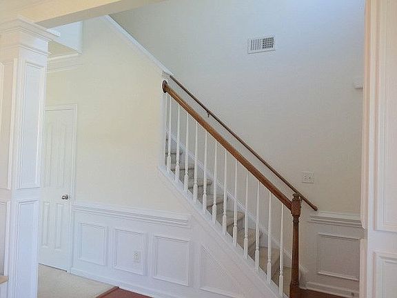 2nd image of 121 Rosemont Ln