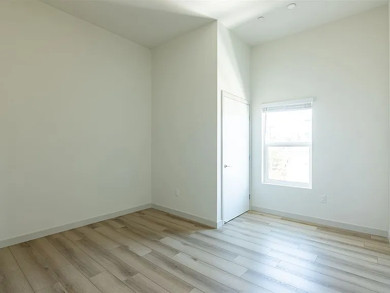 4233 Kansas Street — Photo 32