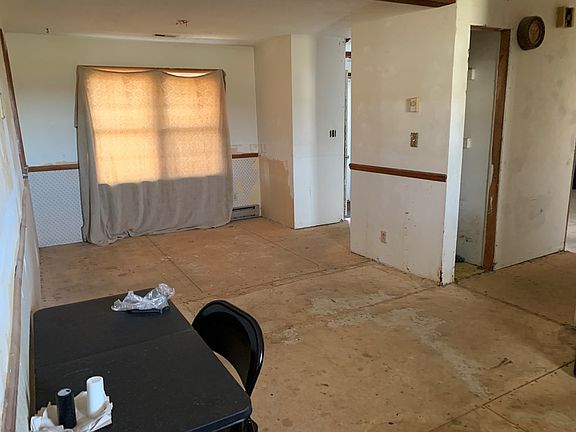 5th image of 112 Emma Ln