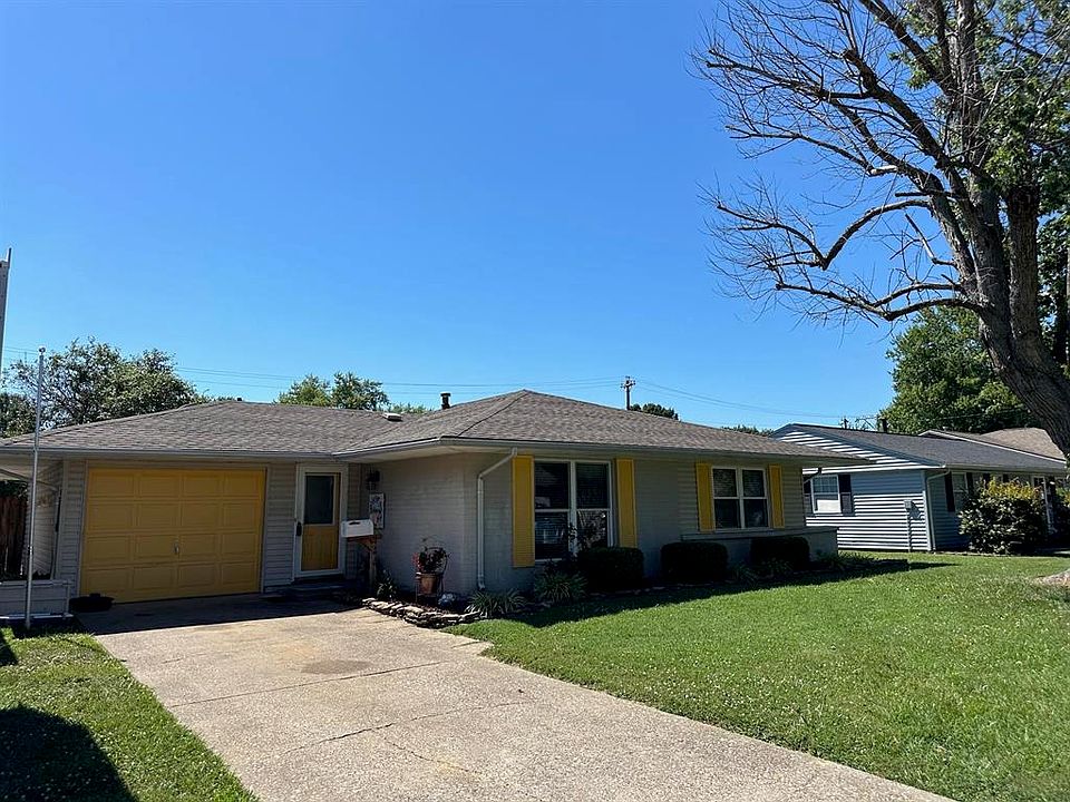 1st image of 3444 E Surrey Dr