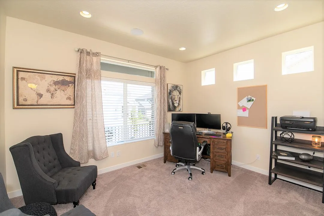4 bed, 4400 sqft, $4,500 — Photo 4