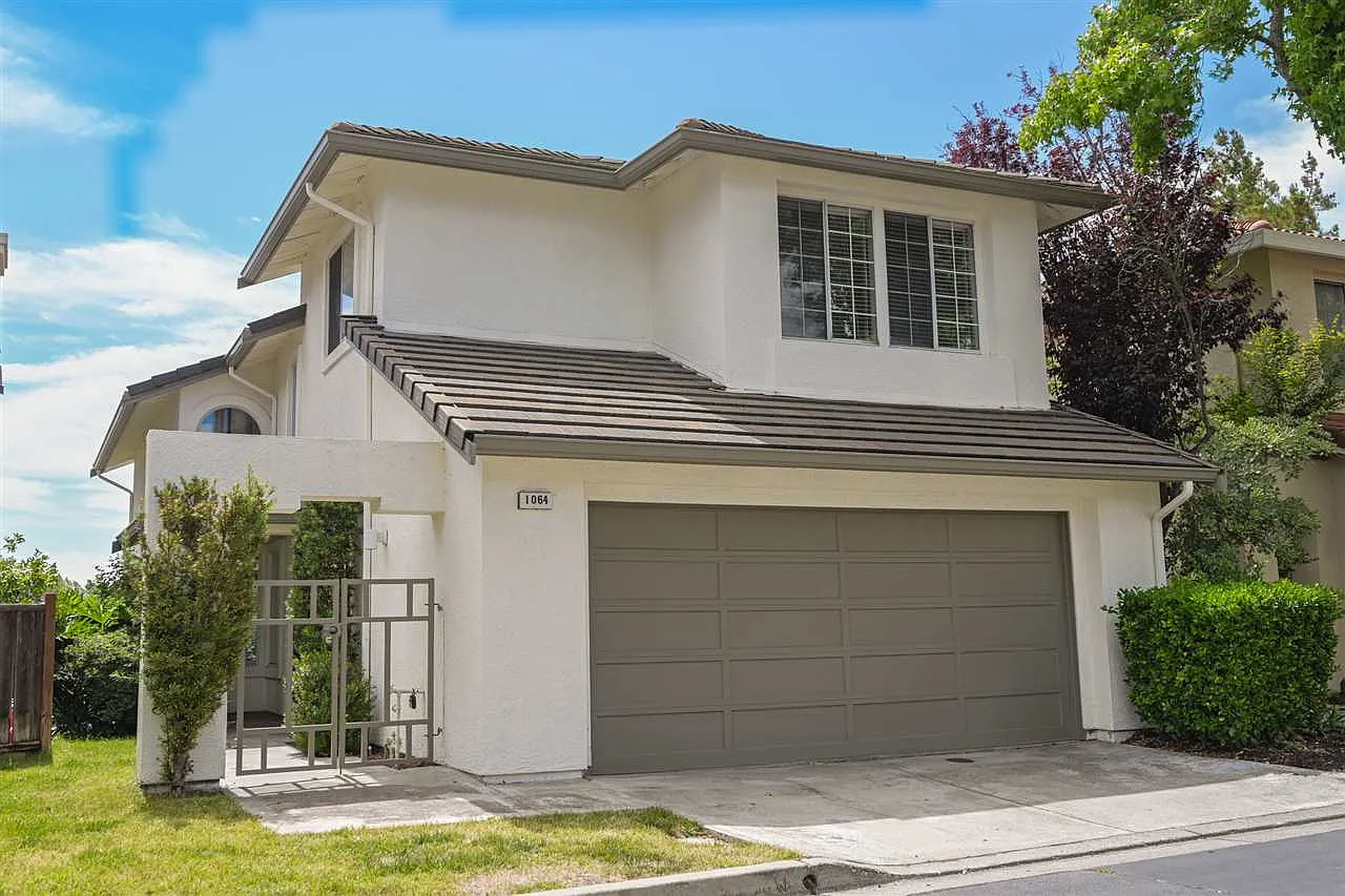 1064 Lakeridge Pl photo 1