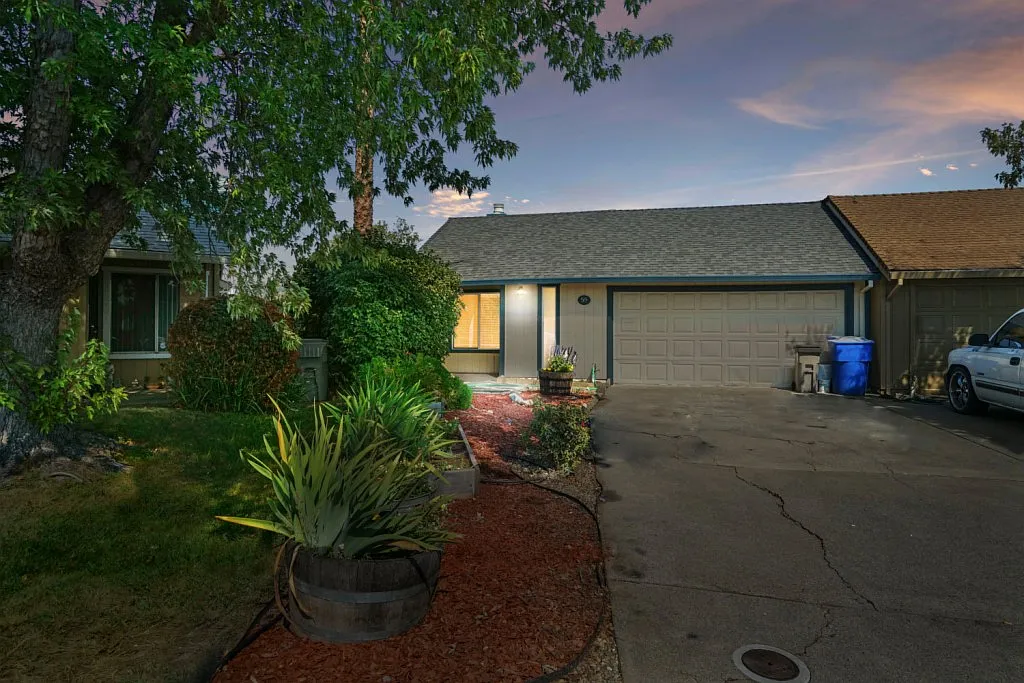 55 Quasar Cir photo 1