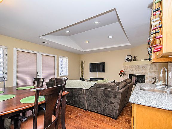 3rd image of 3025 N Kenmore Ave