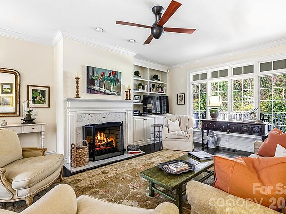 2nd image of 27 Clovelly Way