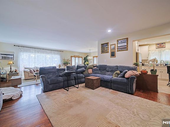 5th image of 1003 Cumbermeade Road