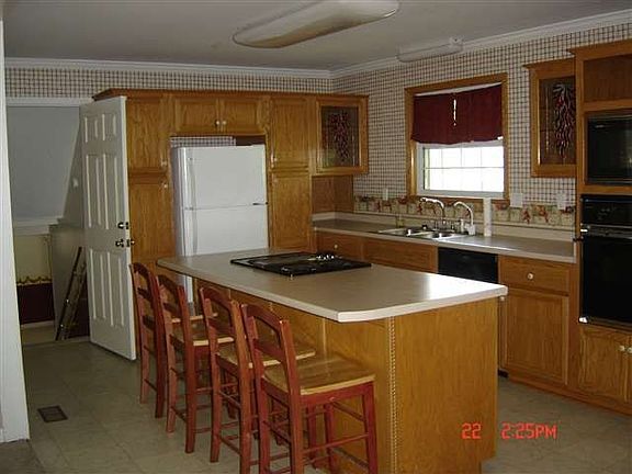 3rd image of 2705 Lilac Dr NW