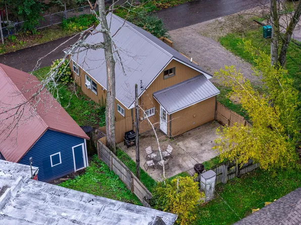 882 Pansy St, Gaylord, MI 49735